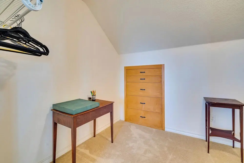 Jonestown Retreat w/ Deck: 6 Mi to Lake Travis!