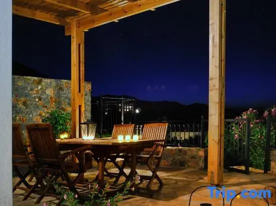 Spacious villa with private pool and sea view, just 150 meters from the sea