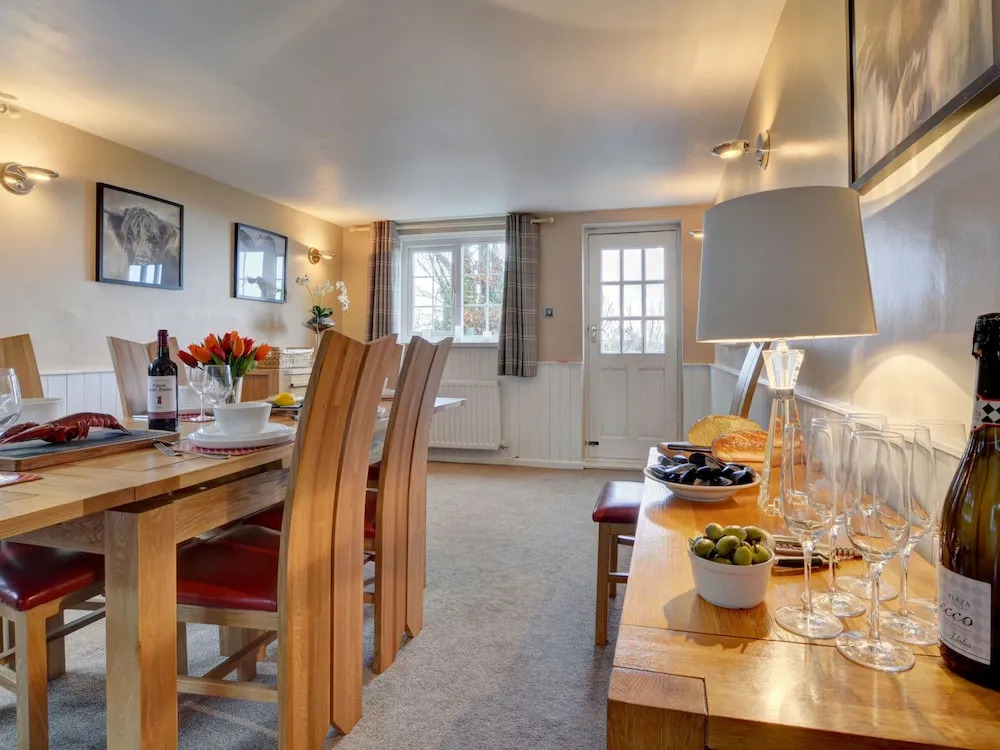 Spacious Holiday Home in Ilkerton With Garden