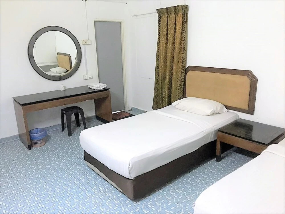 OYO 90465 Pelangi Baru Hotel