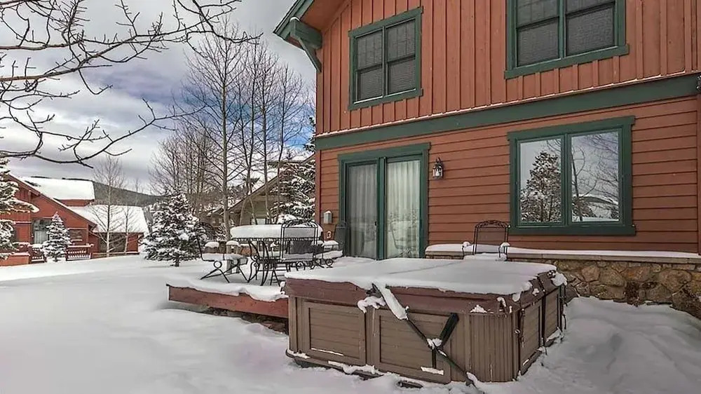 Private Hot Tub, Mountainscape Chalet! Family Paradise! 2 Bedroom Home by RedAwning