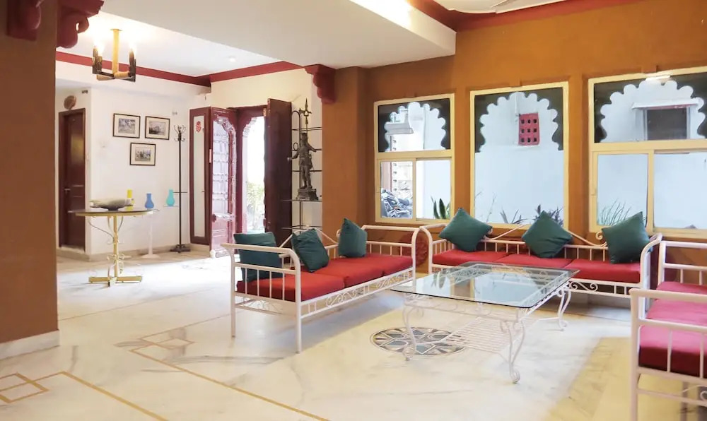 Hotel Udai Niwas By The Lake
