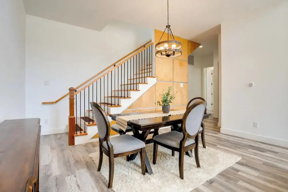 Spacious Lake Highland Townhome W/ Pool!