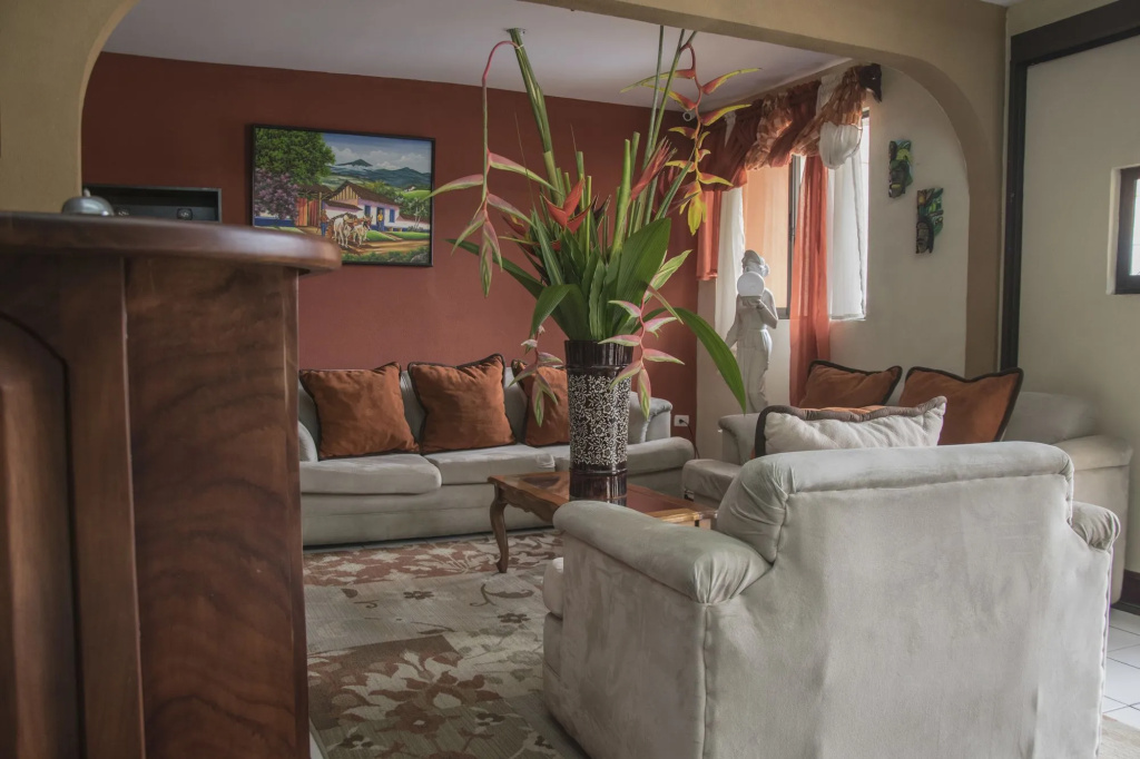Berlor Airport Inn