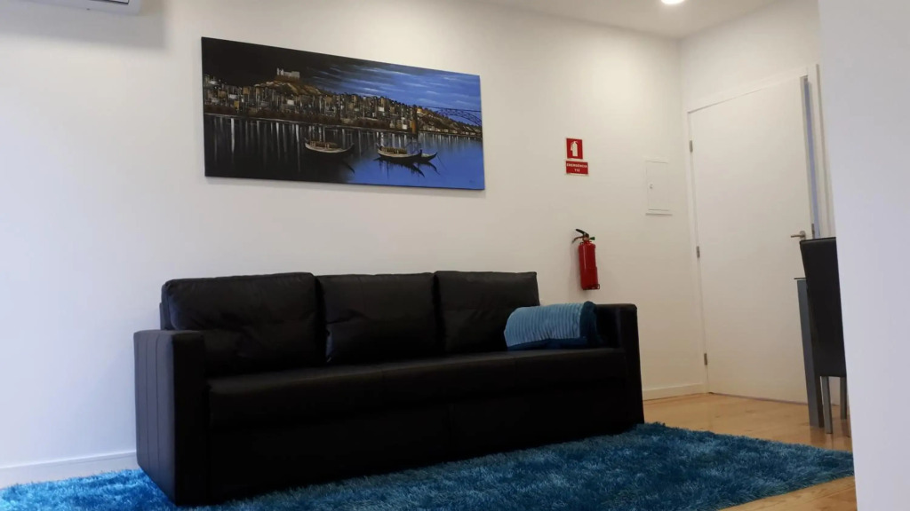 TMB  Oporto Station House