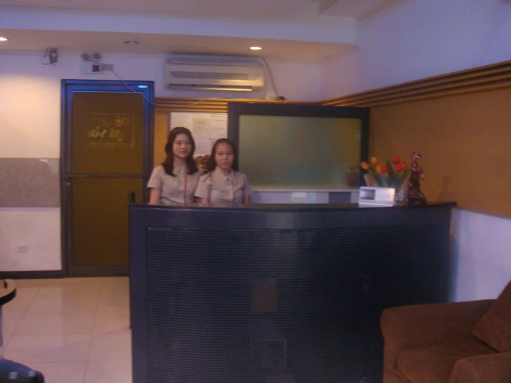 OYO 769 Poblacion Suites Polaris