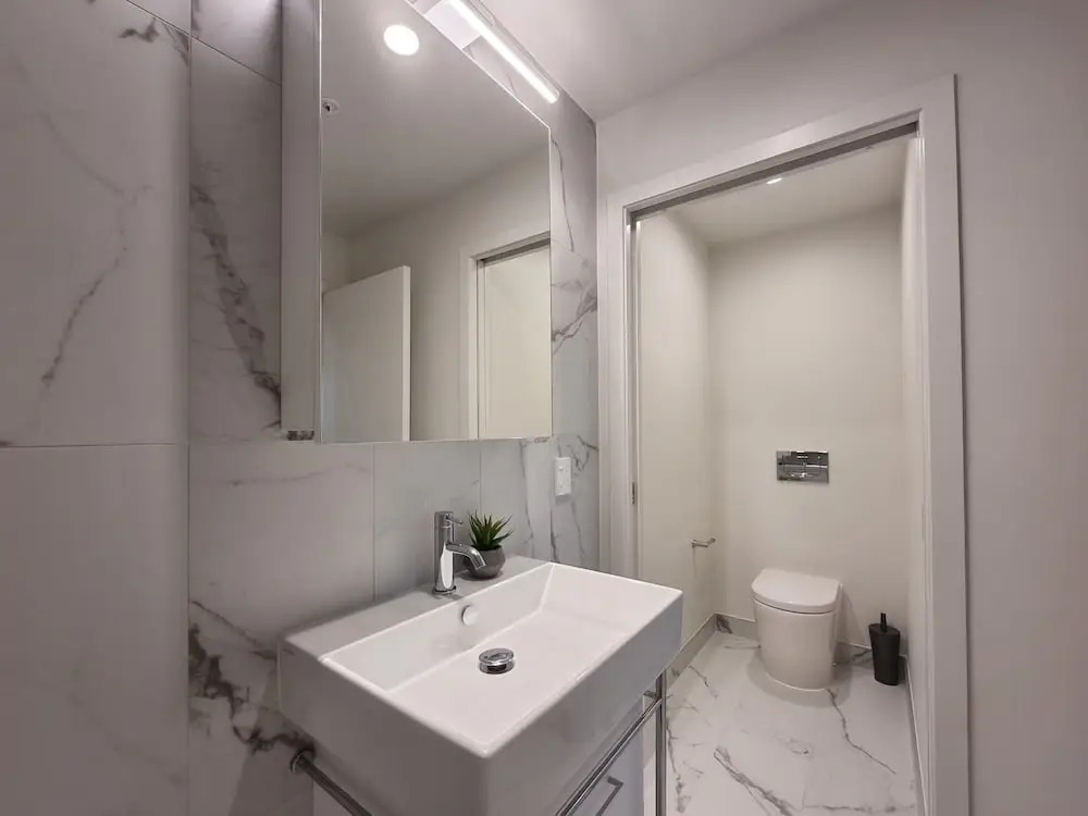 Luxe Apt w Harbour-Sunset Views -Parking