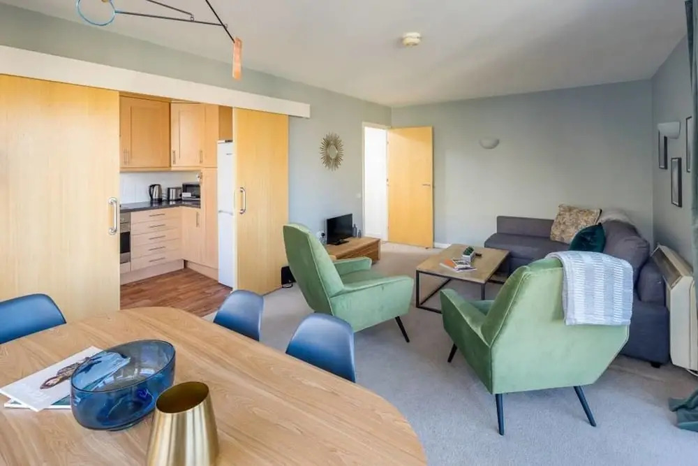 Modern 2 bed apt W/balcony 10 Mins to King's Cross