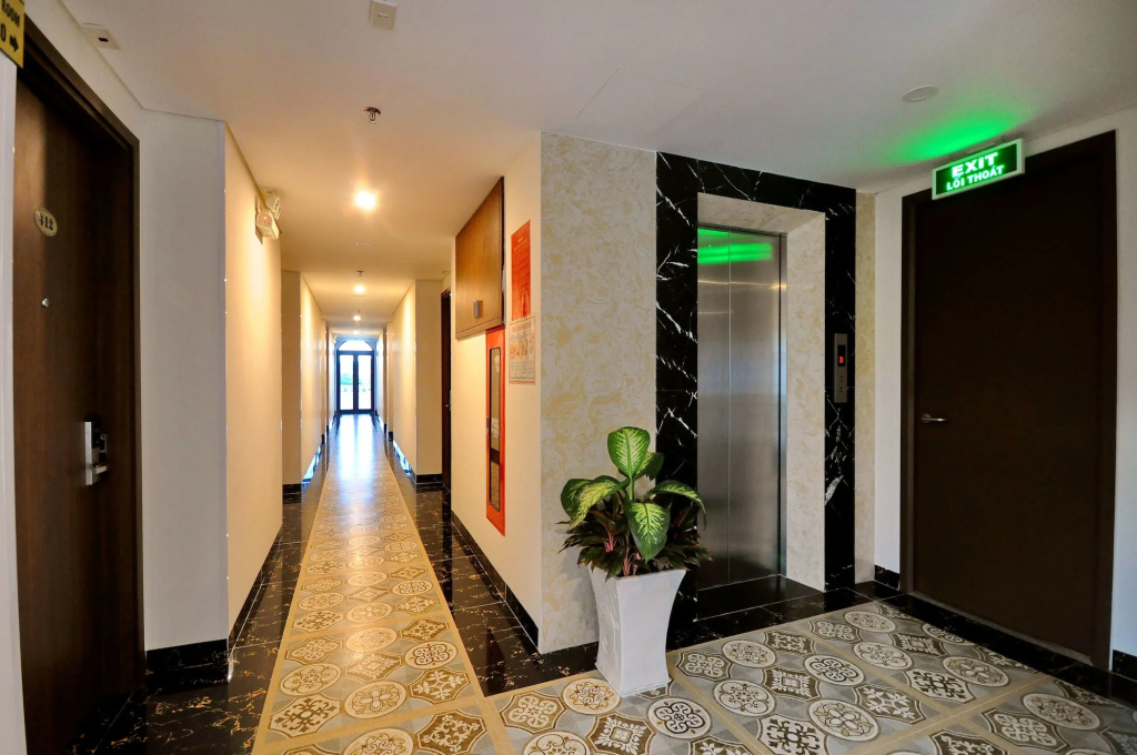 Crown Nguyen Hoang Hotel