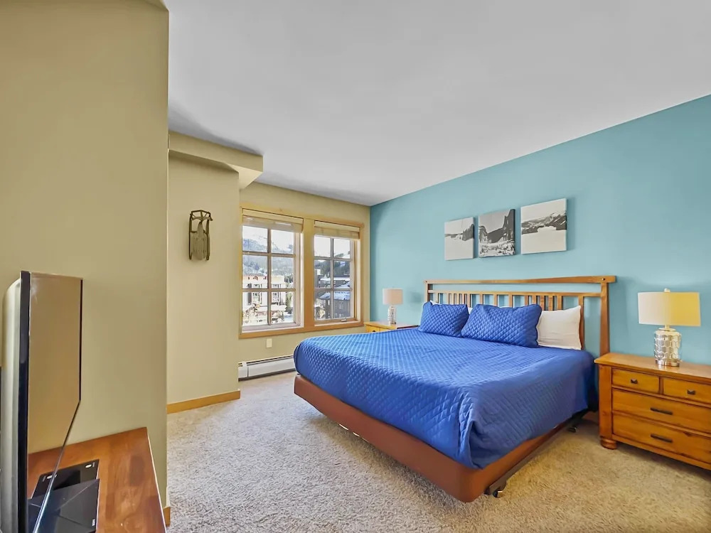 Luxury Remodeled Passage Point Condo - Short Walk to Lifts - Incredible View - PP403 by Redawning