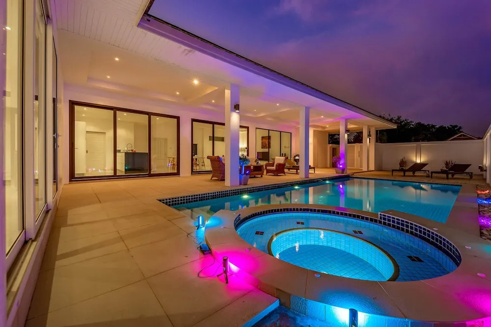 Modern Large 2 Bedroom Pool Villa PV2