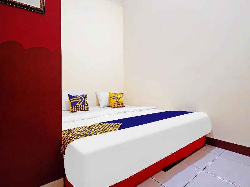 SPOT ON 91602 Red House Rents Syariah