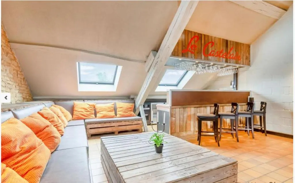Spacious villa in Florenville with private pool