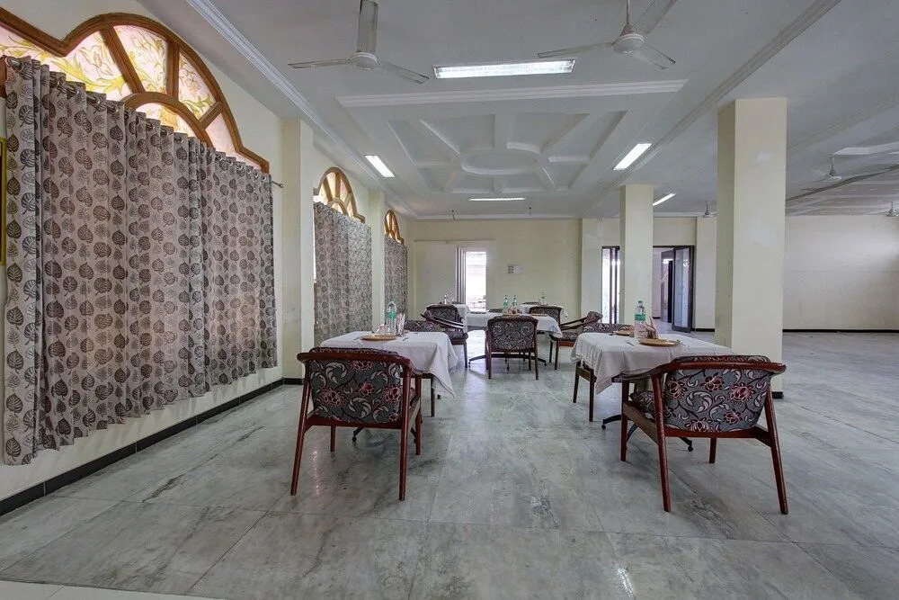 Capital O 46699 Hotel Insta