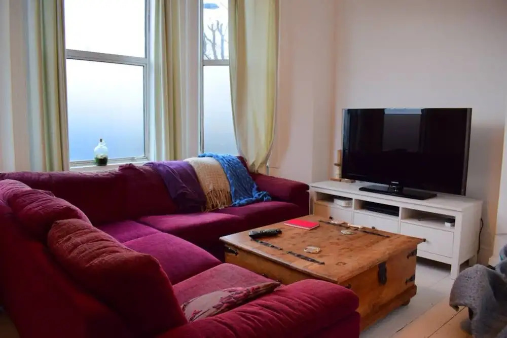 1 Bedroom Flat in Stamford Hill Accommodates 4