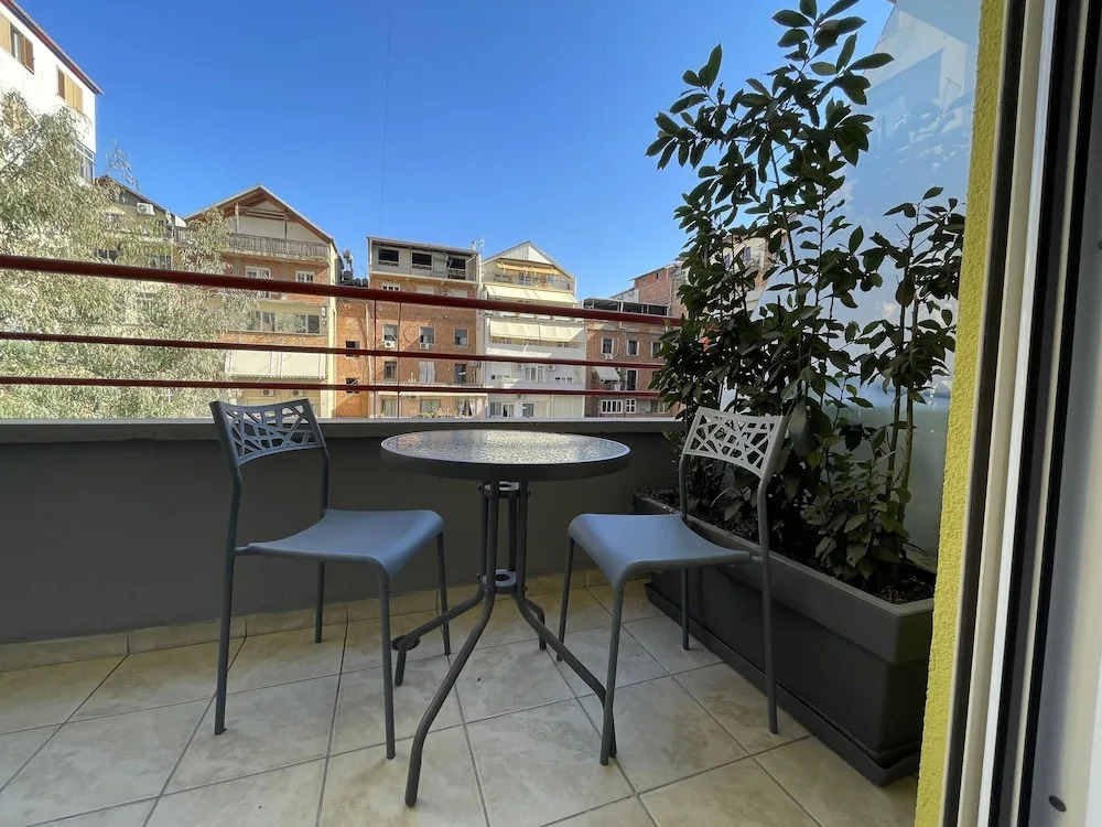 Retreat Apartments