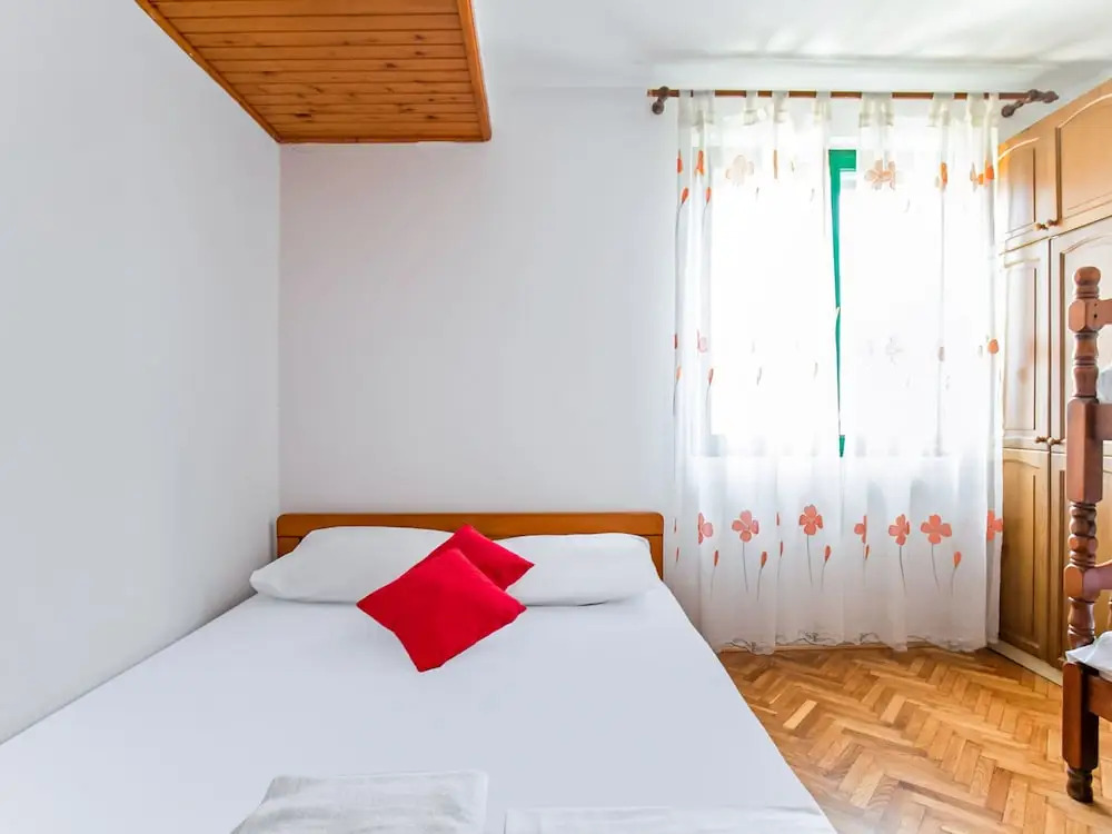 Scenic Apartment in Pakoštane near Sea & Town Center