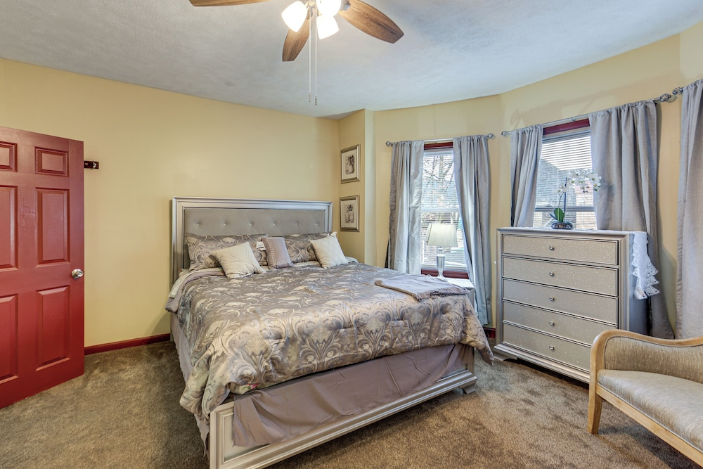 Easy University & Hospital Access! Pittsburgh Home