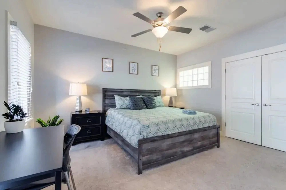 Guitar Groove King Beds Free Pking Near Music Row