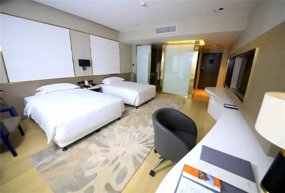 Howard Johnson Life Geckor Zhu