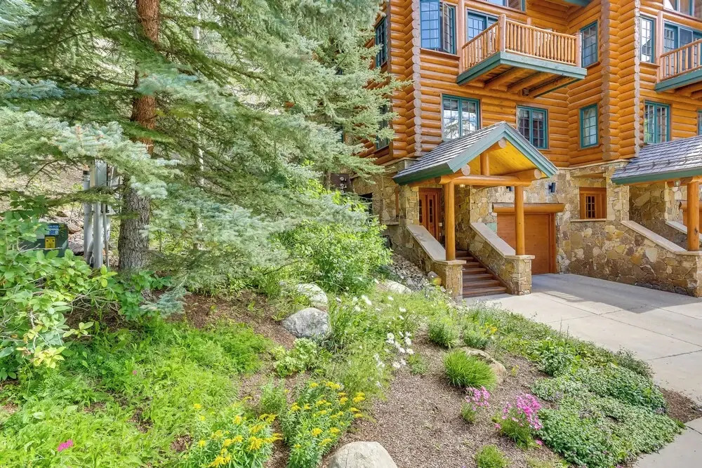 Ski-In/Ski-Out Mountain Village Condo w/ Hot Tub
