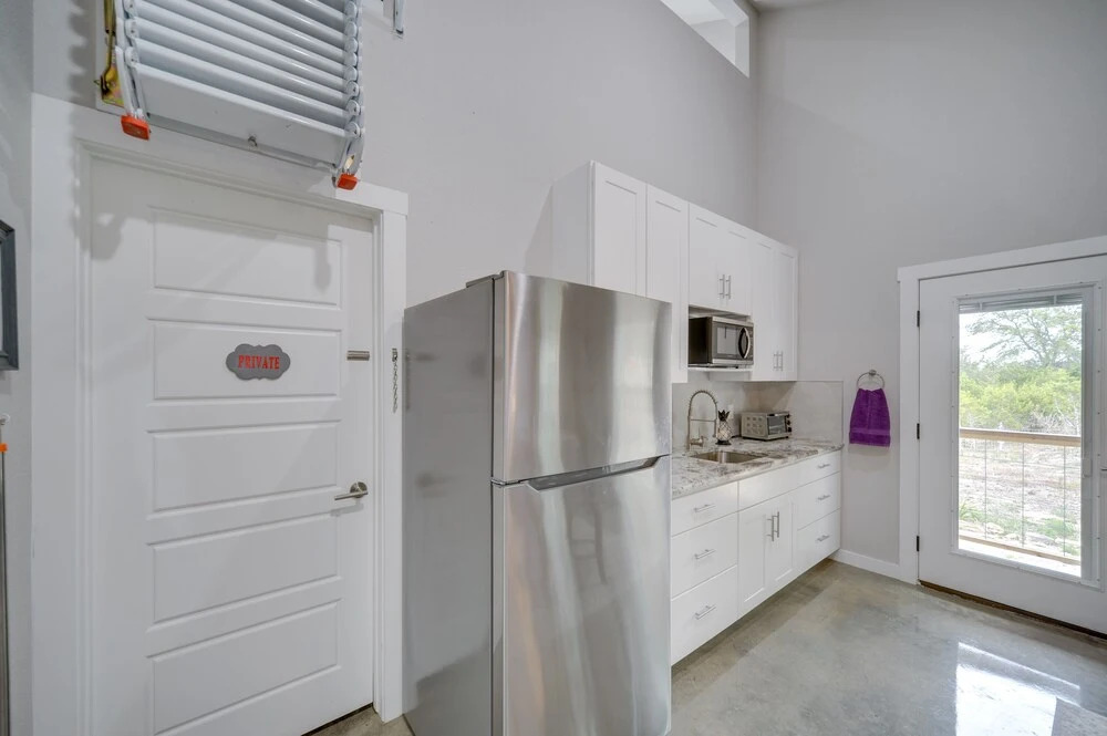 Stunning Texas Studio < 1 Mi to Canyon Lake!