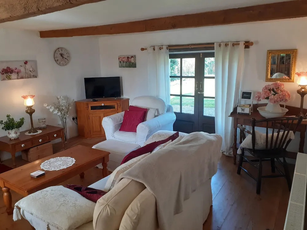 300 year old tradition irish cottage