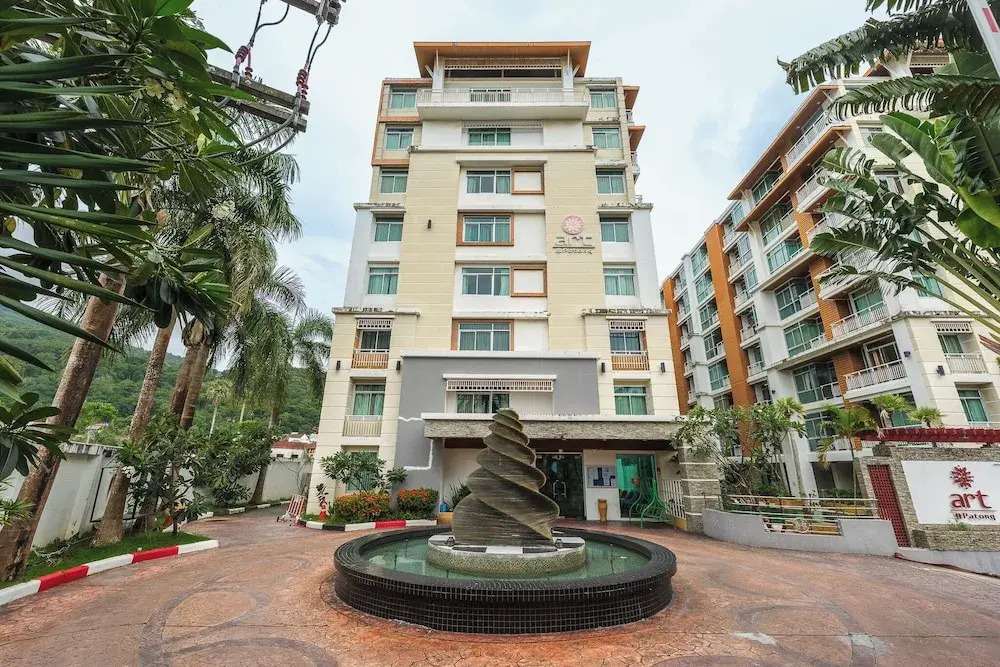 950m to Patong Beach Pool&Gym C211