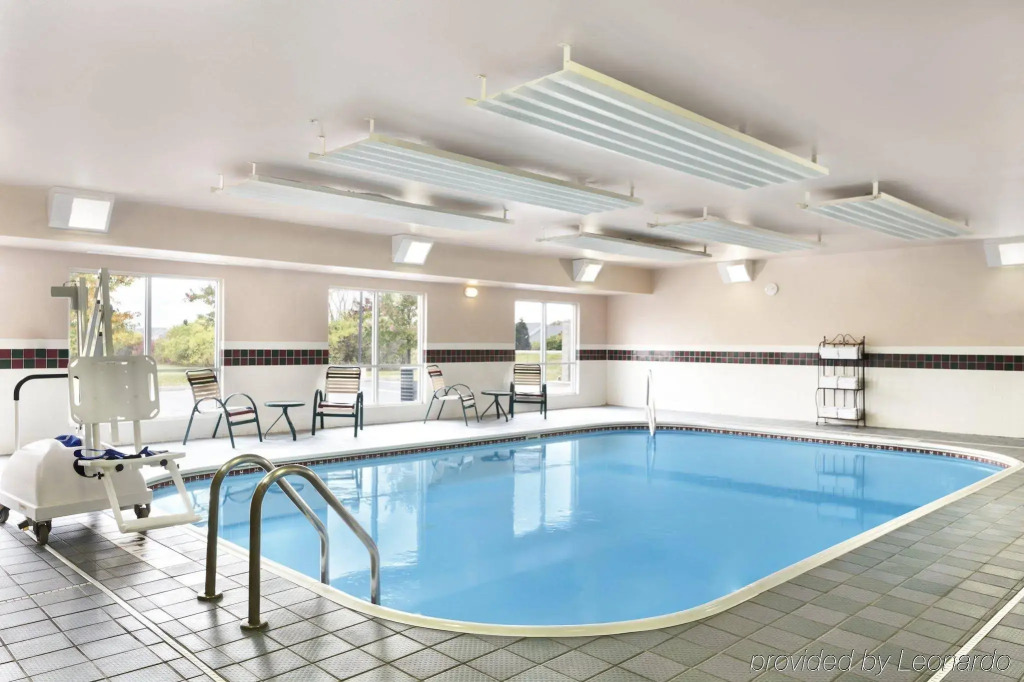 Country Inn & Suites by Radisson, Marion, OH
