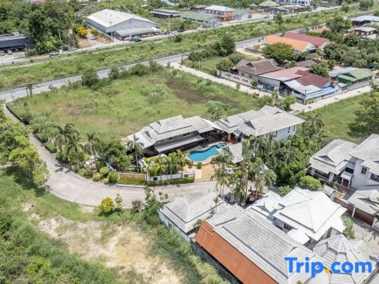 Villa Nautica Pattaya - 4 BR Luxury Pool Villa With Unique Yacht-house