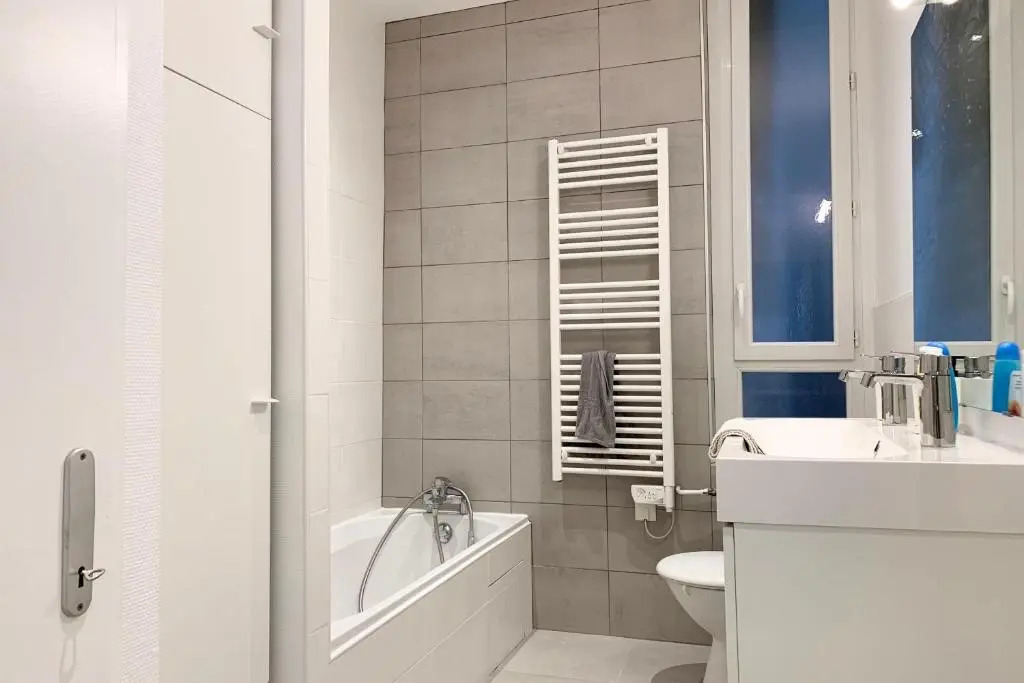 Heart of the city center Spacious T3 totally renovated ! #BC
