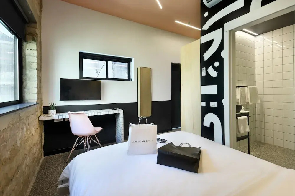 Pixel - by Loginn Tel-Avivian hotels