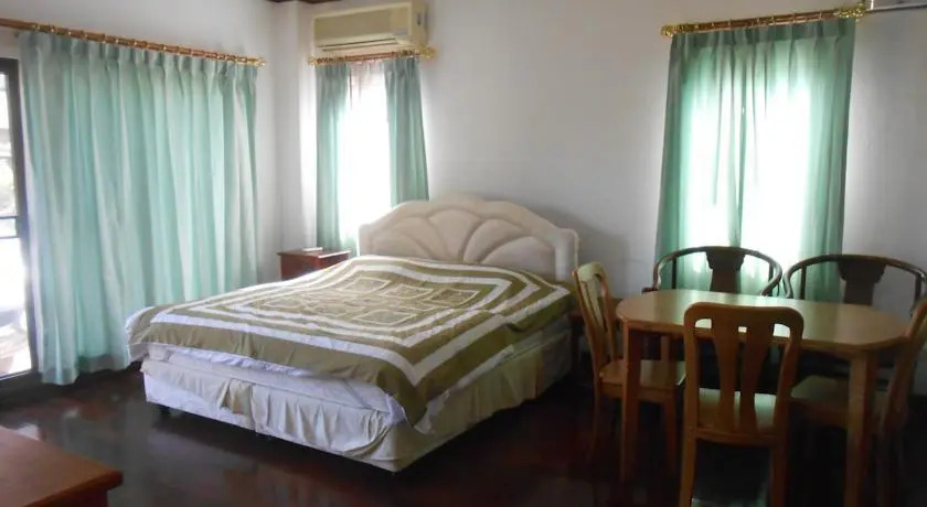 Niraxay Apartment
