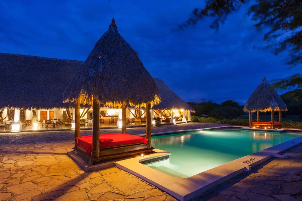 Hotel Punta Teonoste