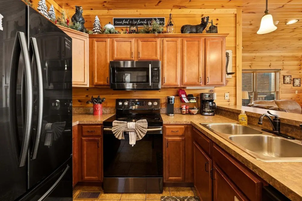 Gatlinburg Mountain Lodge 5 Bedroom Cabin