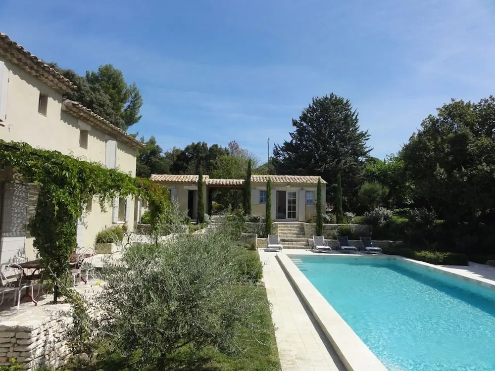 Lush Home in L'isle-sur-la-sorgue With Swimming Pool