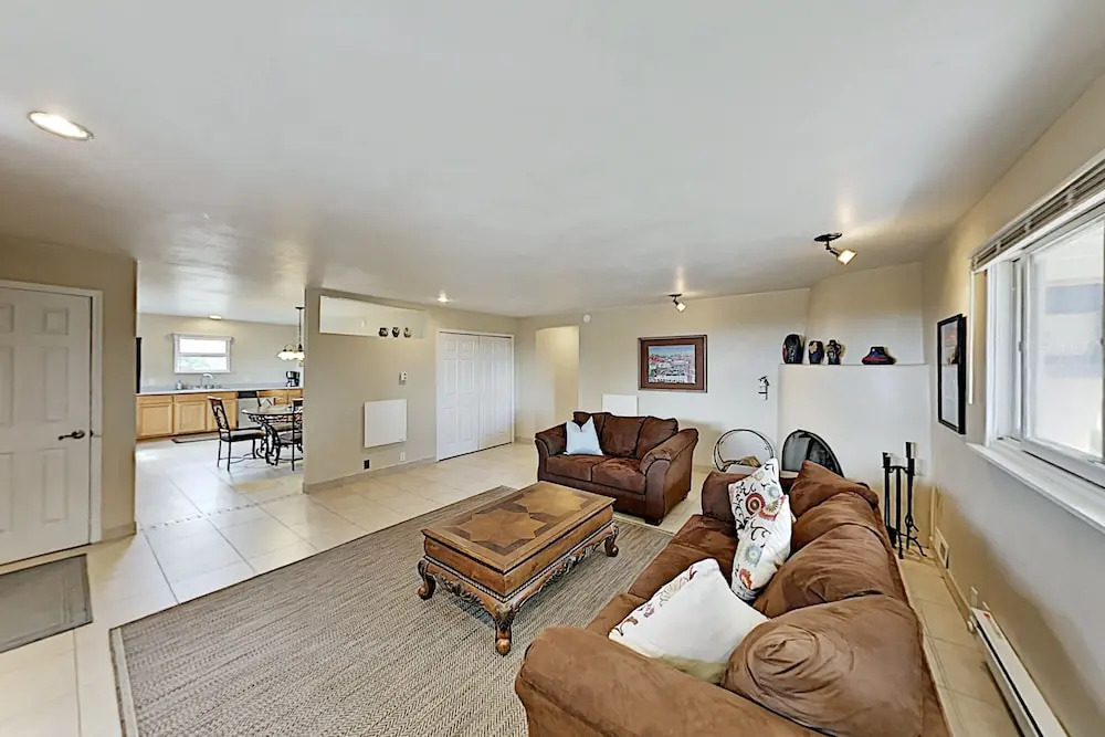 Peaceful Mountain-view On 3 Acres 2 Bedroom Home