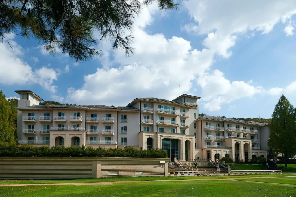 Adonis Hotel