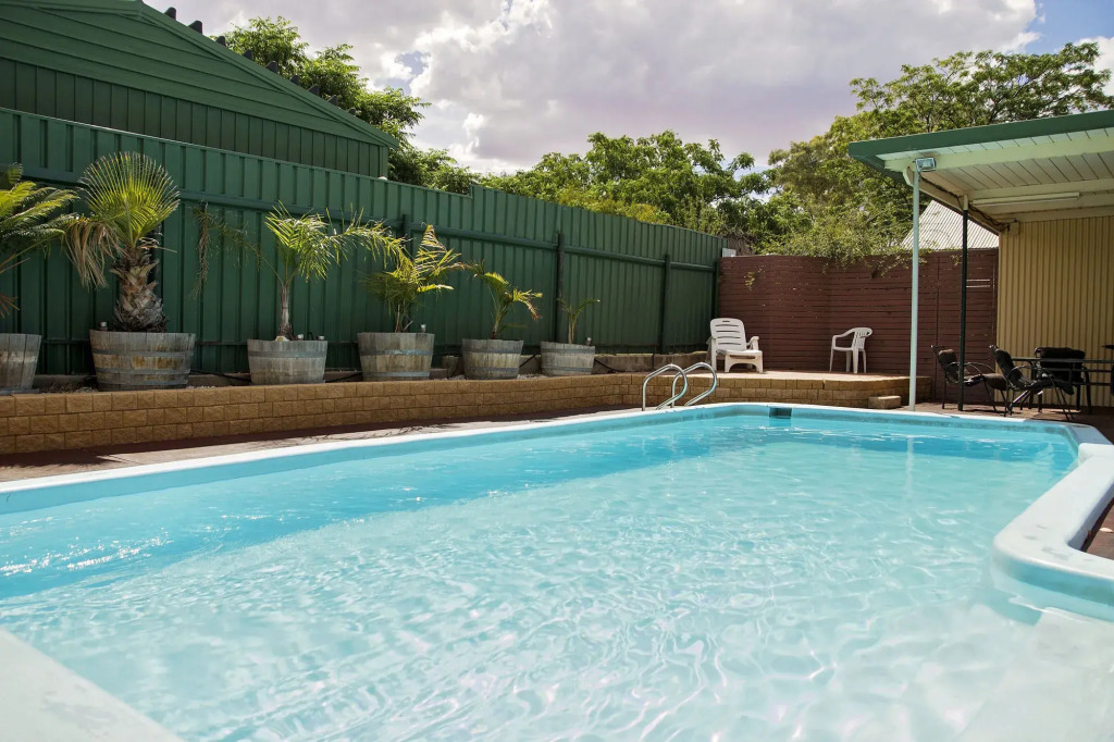The Lodge Outback Motel