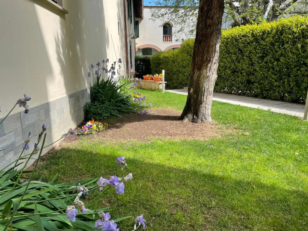 Tuscany style apt free parking 15 min from city center