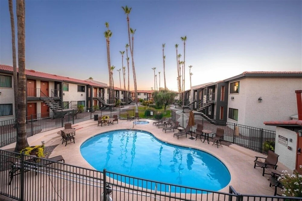 Fully Furnished 1BR Suite-Prime Location! 110 by RedAwning