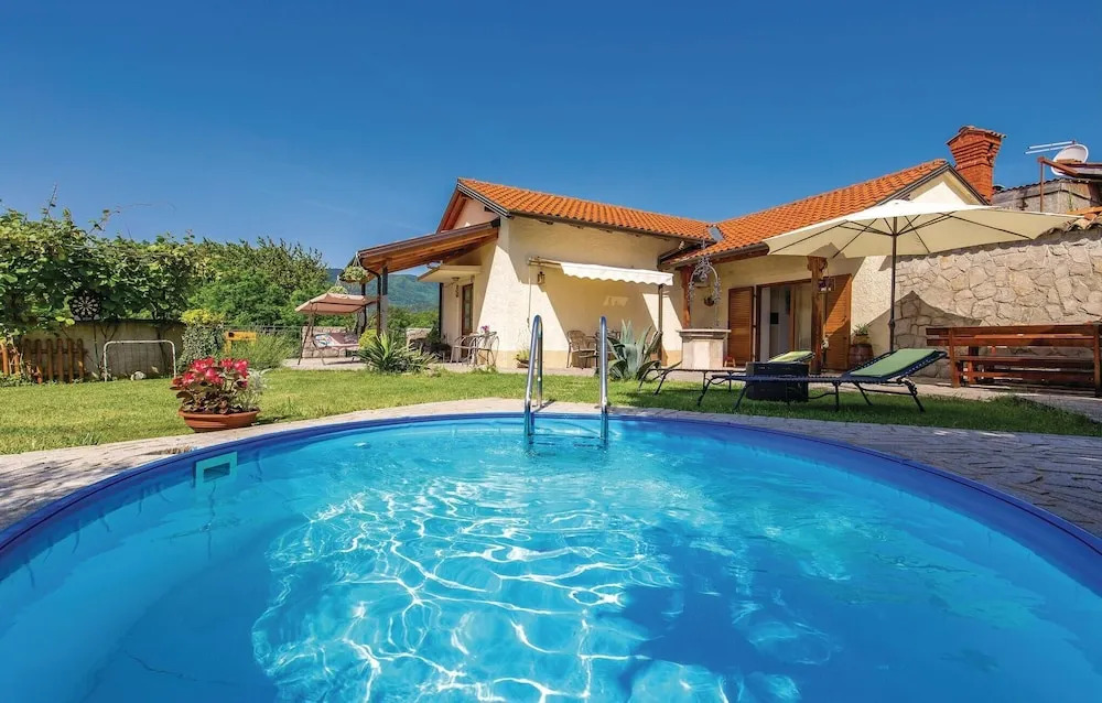 Nice Home in Jurdani With Wifi and 2 Bedrooms