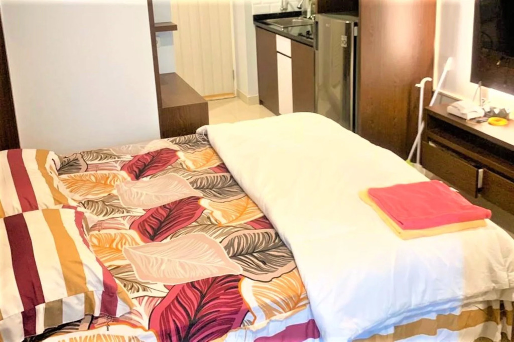 Enjoy Living Studio Room at High Floor Grand Kamala Lagoon Apartment By Travelio