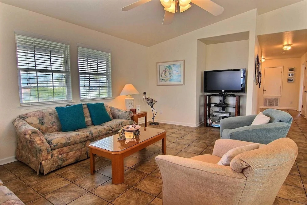 Tropical Touchdown - 4 Br Home