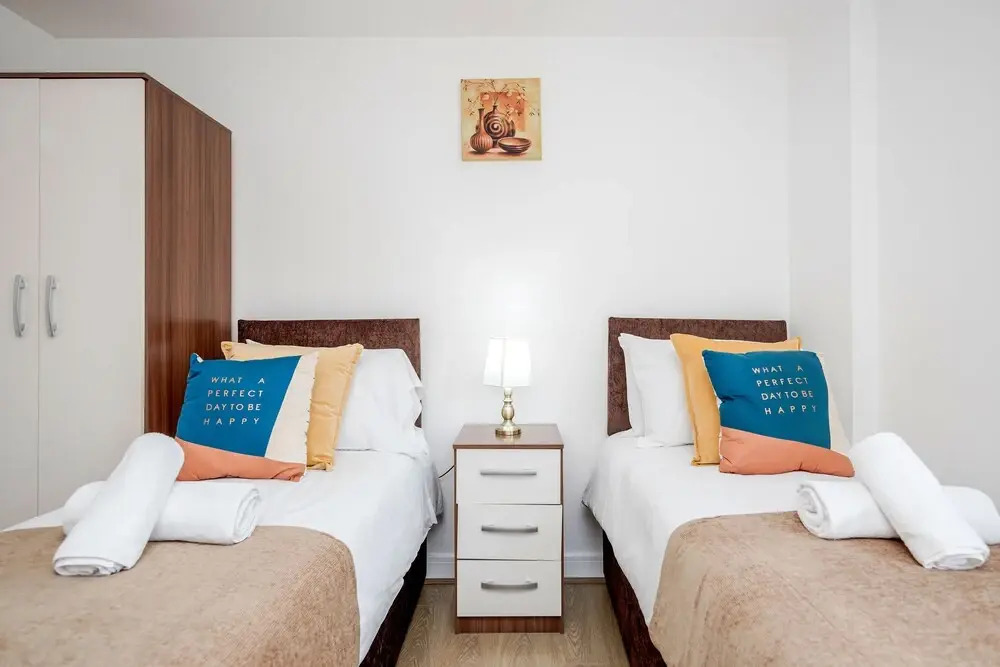Impeccable 2-bed Apartment in Romford