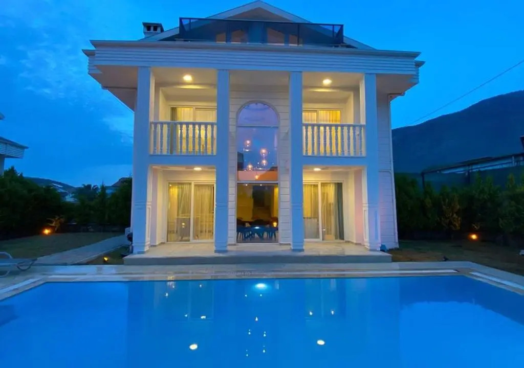 Villa White House