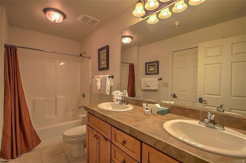 Luxury 3 Bedroom Townhouse Next To Keystone Lake, Free Shuttle, Hot Tub And Sauna