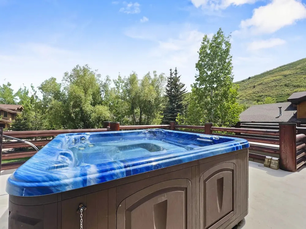 402 Timber Escape At Chapparal! Relaxing Deer Valley Condo With Hot Tub! Close To Skiing & Hiking! 3 Bedroom Condo by RedAwning
