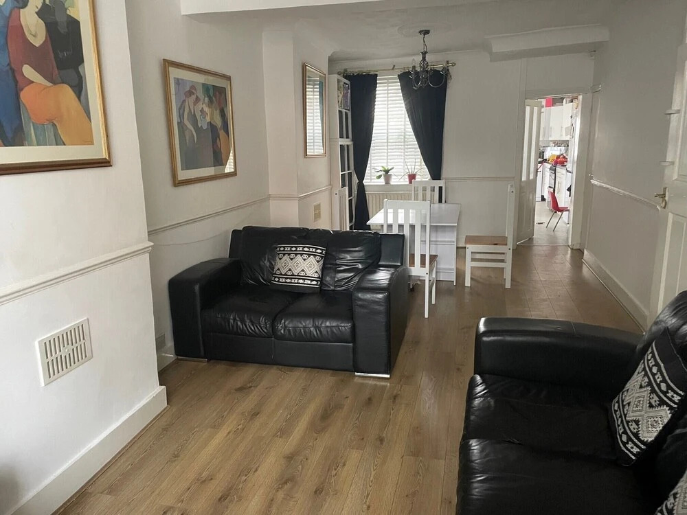 Impeccable 2-bed House in Leytonstone East London