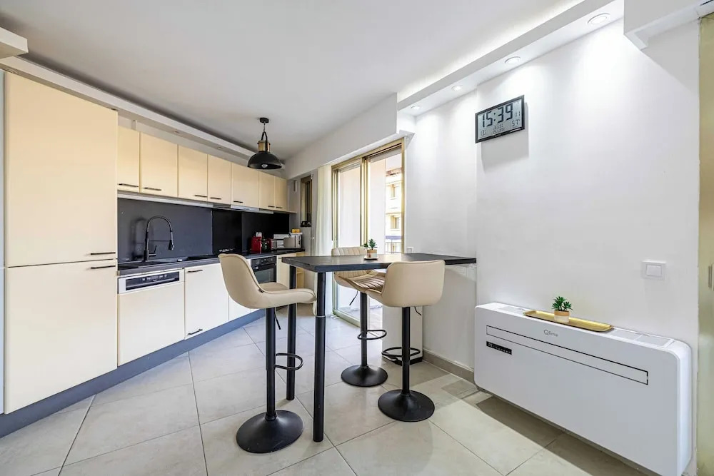 Apt With Terrace and sea View, 2min From the Beach